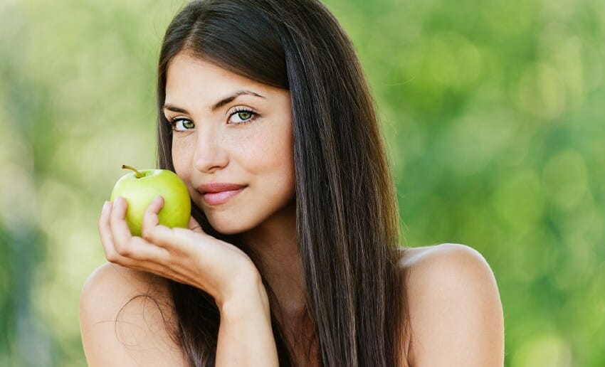Manger une pomme
