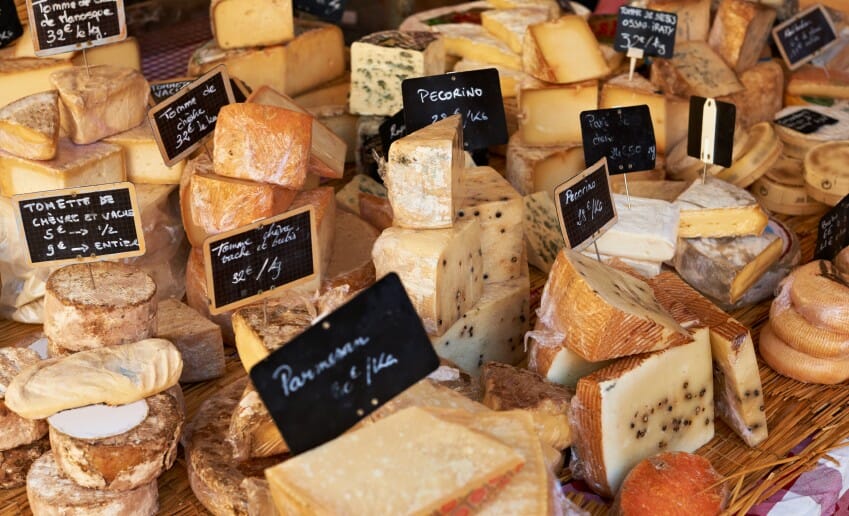 Le fromage des variétés plus ou moins grasses