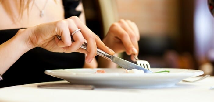 Posez vos couverts pour manger lentement