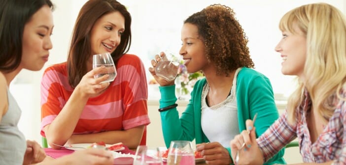 Pourquoi il ne faut pas boire pendant les repas