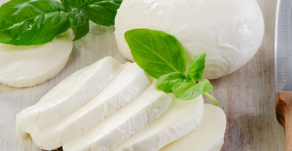La mozzarella est-elle grasse ?