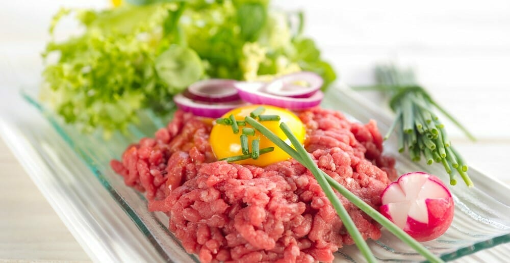 La viande crue fait-elle grossir ?