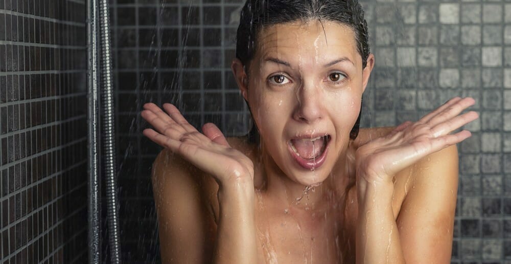 Prendre une douche froide fait-il maigrir