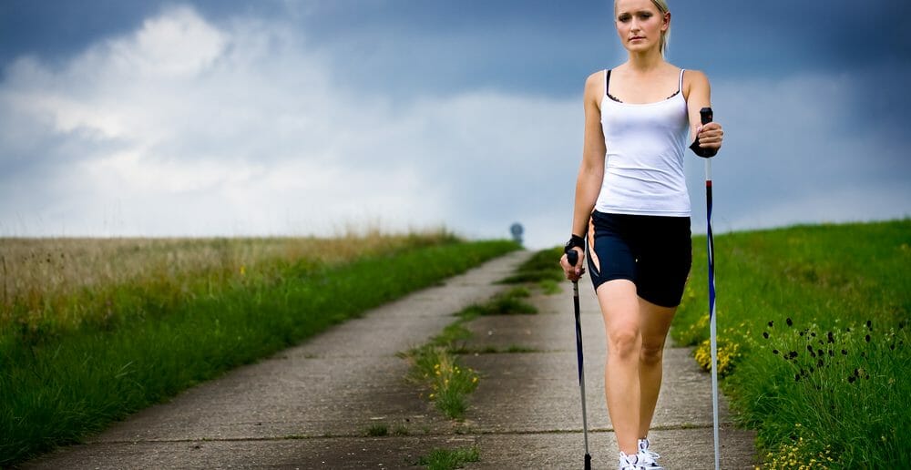 Perdre du poids avec la marche nordique
