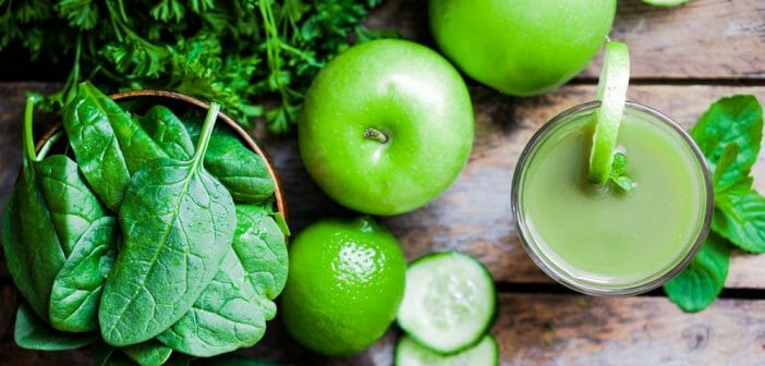 Boire des smoothies de légumes pour faire une cure détox