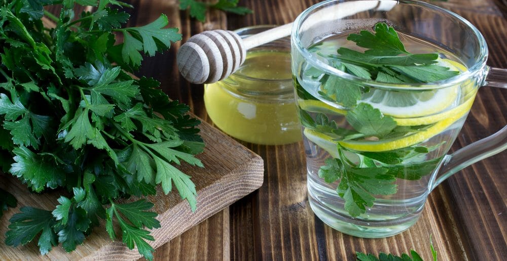 une infusion de persil pour un ventre plat