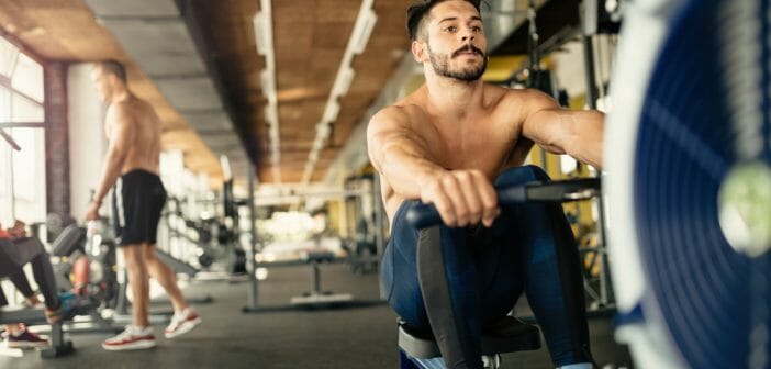 Comment pratiquer le rameur pour maigrir des bras