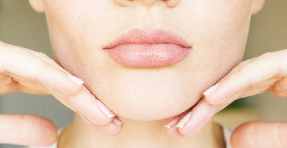 Quelle chirurgie pour perdre son double menton ?