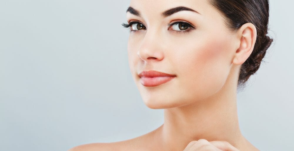 Quels exercices de yoga facial pour éliminer son double menton