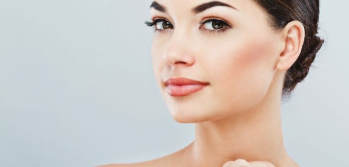 Quels exercices de yoga facial pour éliminer son double menton
