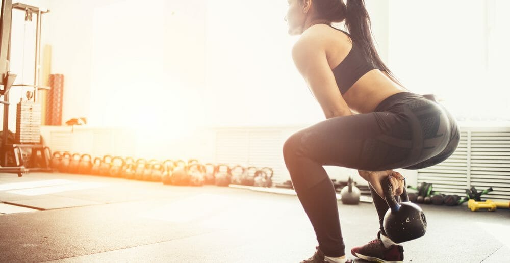 Les squats peuvent-ils permettre d'avoir un ventre plat ?