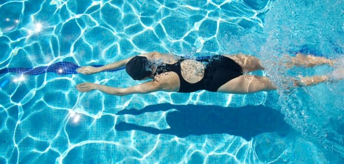 La brasse ou le crawl pour se muscler