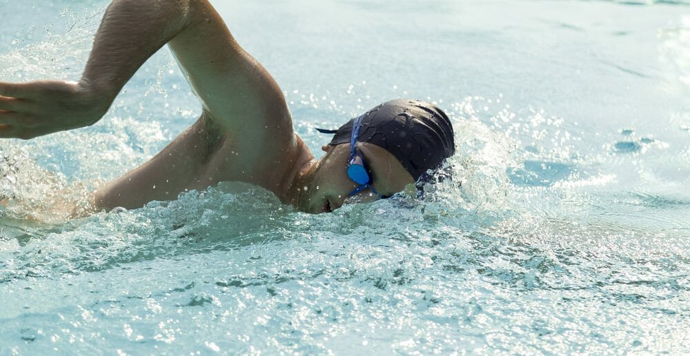 La natation pour se muscler les bras