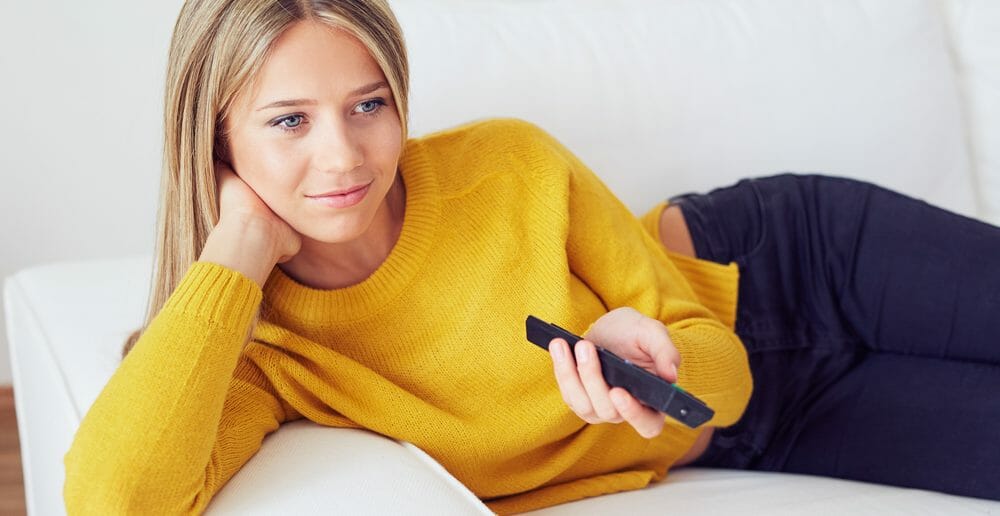 5-exercices-a-pratiquer-devant-la-tele-pour-maigrir