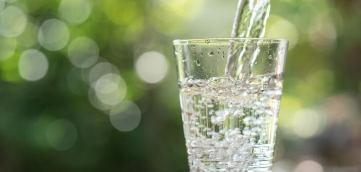 Boire beaucoup pour lutter contre la rétention d'eau ?