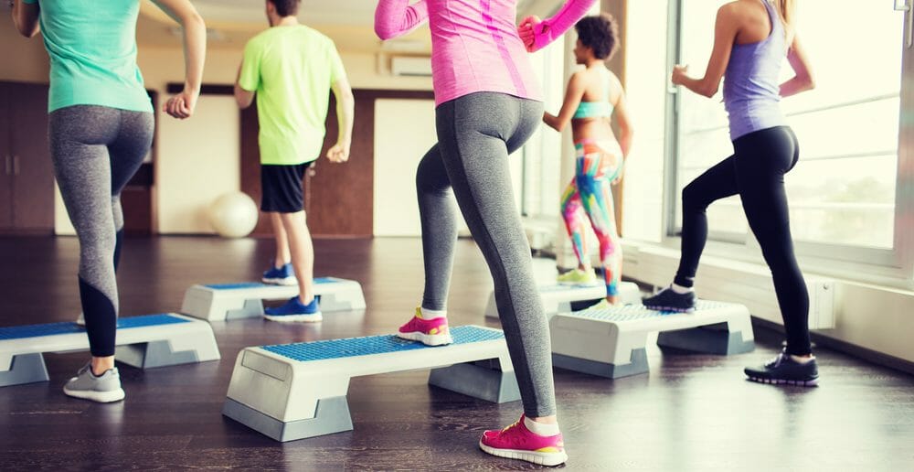comment-muscler-ses-fessiers-avec-un-stepper