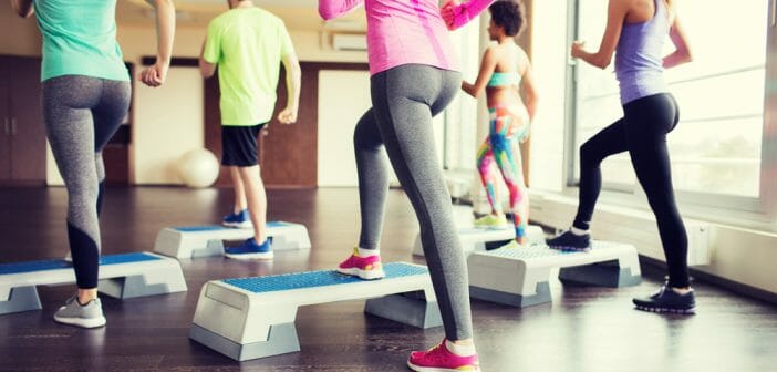 comment-muscler-ses-fessiers-avec-un-stepper